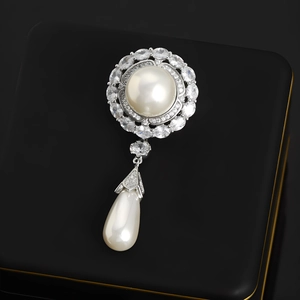 Luxury Vintage Silver Plated Alloy Artificial Pearl Rhinestone Brooch Elegant Water Drop Flower Shape Pin For Women Jewelry Gift