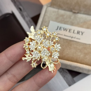 Broche arbre de fortune dorée avec strass en cristal blanc pour costume femme