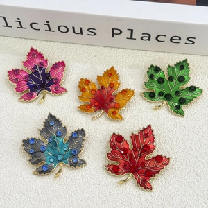 Vintage Autumn Winter Maple Leaf Brooch High Grade Alloy Enamel Rhinestone Leaf Lapel Pin For Women Suit Accessories Jewelry