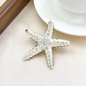 Tropical Starfish Brooch For Women Alloy Rhinestone Enamel Corsage Pin Elegant Niche Design Fashion Jewelry Accessory Gift