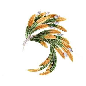 Broche de luxe en émail queue de phénix avec dégradé vert et cristaux étincelants