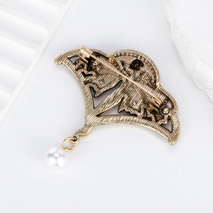 Vintage Gold Broschen-Anstecknadel mit Perlenanhänger in der Rückansicht