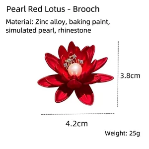 Chinesische rote Lotusblüte Brosche mit Perlen und Kristallen in der Größe 4,2cm x 3,8cm
