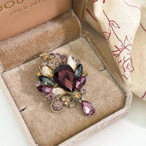 Elegant vintage style crystal flower brooch with purple teardrop pendant for suits