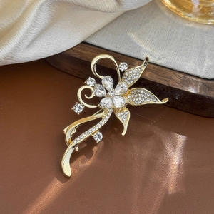Broche Fleur en Alliage d'Or de Luxe Pour Femmes Exquise Zircon Strass Incrusté Élégante Broche Corsage Pour Costume Bijoux
