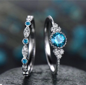 Zilveren ringenset met blauwe saffier en accenten van witte zirkonia steentjes