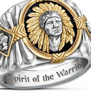 Bague Viking Spirit of the Warrior avec coiffe de plumes dorées et finition argent