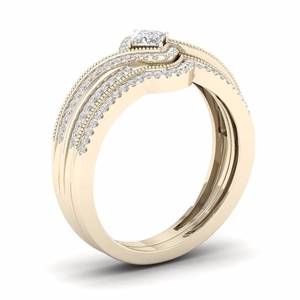 Lussuoso anello di fidanzamento con diamante taglio princess e fasce in zircone a strati