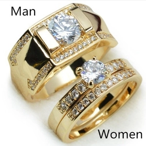 Ensemble de bagues de couple plaquées or avec zircon carré pour homme et femme
