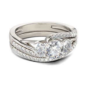 Diamanten ringenset met drie stenen in zilveren finish met pavé-band en bijpassende ring