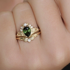 Elegante vintage vergulde stapelbare ringenset met peervormige groene zirkoon voor dames