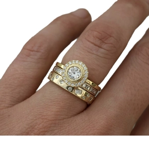 Set di tre anelli nuziali placcati in oro con zircone rotondo e fedi impilabili abbinate