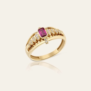 Elegante anello in oro con rubino rettangolare e accenti di foglie in zircone