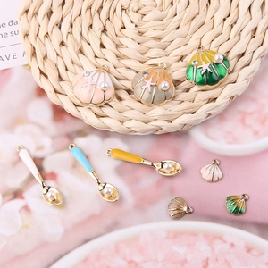 Colgantes de esmalte de concha y cuchara con perlas para joyería DIY