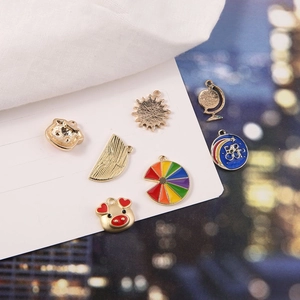 Bunte DIY-Emaille-Anhänger aus Legierung mit Schwein, Globus und Sternen für Schmuck