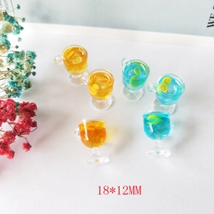 Cinq pendentifs miniatures de tasse de jus de fruit 18x12mm pour bijoux DIY