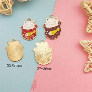 Pendentifs chat porte-bonheur en alliage avec motif carpe en 32x25mm et 27x36mm