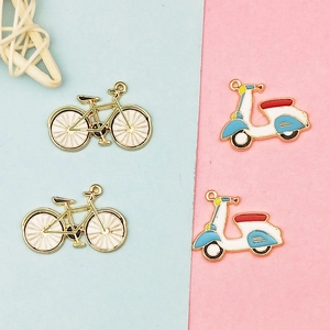 Ciondoli in Lega Smaltata Bicicletta Scooter Metallo Placcato Oro Veicoli Vintage Pendenti per Fai da Te Collana Bracciale