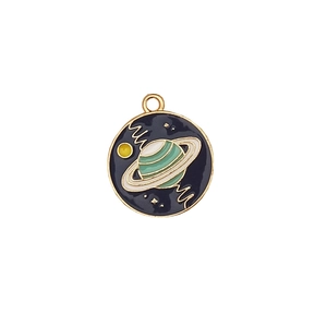 Goldener Emaille-Planetenanhänger mit dunkelblauem Sternenhimmel-Design für DIY-Schmuck