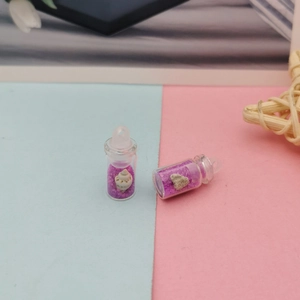 Détails de mini pendentifs en verre avec du sable violet et de petits coquillages