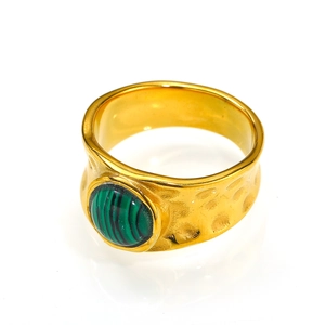 Vintage stainless steel ring with round green malachite stone and hammered gold finish