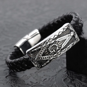 Geflochtenes Herren-Lederarmband im Retro-Punk-Stil mit silberner Freimaurer-Plakette