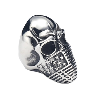 Men's punk skull ring with American flag engraving in stainless steel, 45-degree angle