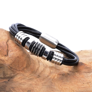 Herren Mehrlagiges Lederarmband in Schwarz mit Vintage Edelstahlringen und Magnetverschluss