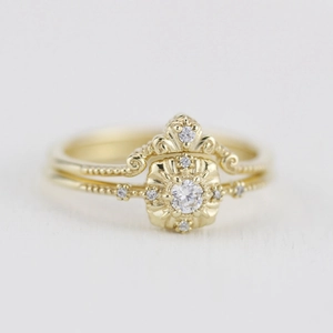 Vintage vergulde ringenset met rond kristal en kroonvormige bijpassende ring