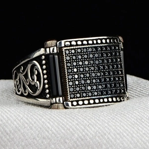 Vintage Men's Black Rhinestone Alloy Ring Dominating Totem Gear Design Square Surface Electroplated Punk Style Finger Ring