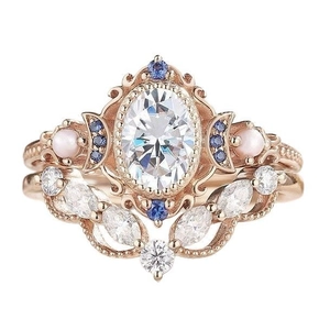 Elegante set di anelli vintage in oro rosa con pietra ovale e cristalli colorati