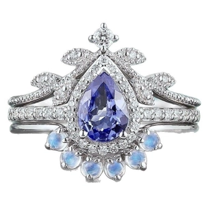 Ringenset met paarse druppelvormige edelsteen en lichtblauwe stenen in zilver