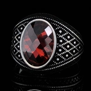 Men's Vintage Black Alloy Ring With Oval Red Rhinestone Retro Punk Style Hip Hop Jewelry Geometric Finger Ring For Men