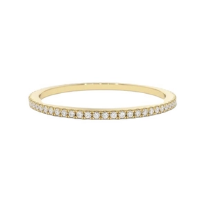 Elegante gouden eeuwigheidsring met sprankelende zirkoniasteen in micro-pave zetting
