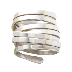 Anello moderno a spirale multistrato in argento con finitura metallica lucida da donna