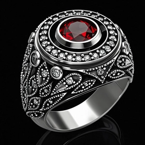 Détail macro d'une bague vintage pour homme en argent avec rubis central et diamants