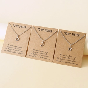 Détails des pendentifs soleil lune étoile avec cartes de message pour les sœurs