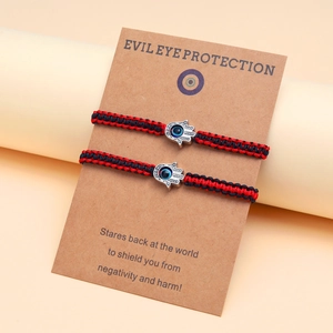 Lot de bracelets tissés Main de Hamsa et Œil du Mal sur carte pour protection et style