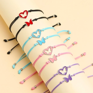 Χειροποίητο σετ πλεκτών βραχιολιών με καρδιά και πεταλούδα σε τέσσερα χρώματα