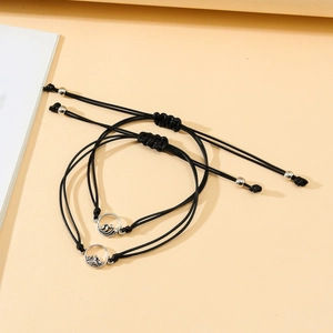 Zwei verstellbare geflochtene Armbänder mit Berg- und Wellenanhängern für Paare