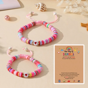Bracelets faits main pour l'école avec perles cœur et corde tressée rose