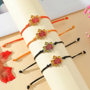 Handgefertigtes Ahornblatt-Armband-Set in Herbstfarben mit verstellbaren Schnüren
