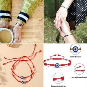 Détail montrant des bracelets mauvais œil ajustables avec nœuds coulissants de 3 à 10 pouces