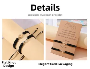 Détail de bracelets soleil et lune tissés à la main avec nœud plat sur carte kraft