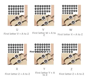 Détail de bracelets de couple tressés avec pendentifs patte de chat et initiales A-Z
