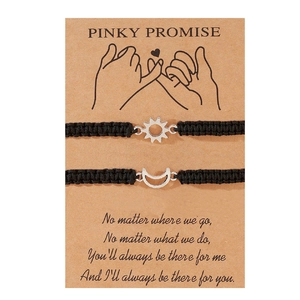 Braccialetti intrecciati sole e luna per coppie su carta regalo Pinky Promise