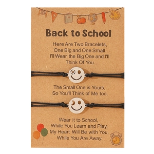 Armbänder-Set Sonne und Mond auf Back to School Geschenkkarte für Mutter und Tochter