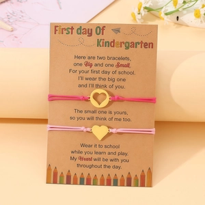 Mutter-Tochter Herz-Armbänder im Set auf Karte zum ersten Kindergartentag