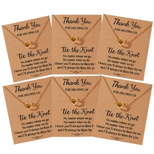 Set de 6 collares de nudo de corazón dorado en tarjetas de regalo kraft con texto