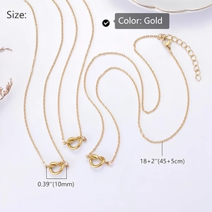 Detalle colgante corazón nudo dorado mostrando tamaño 10mm y cadena ajustable 18+2 pulgada